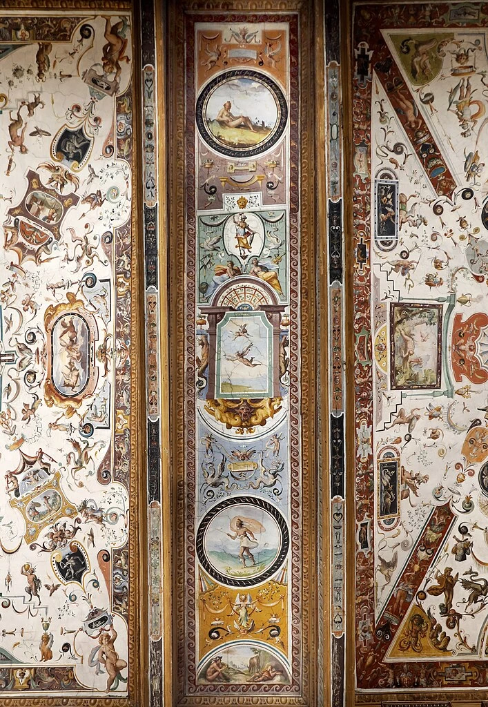 306-grottesche della volta del corridoio di levante. Dedalo e Icaro, Minerva, la Follia - Galleria degli Uffizi, Firenze